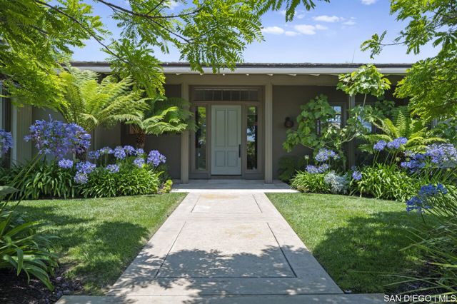 5931 Citadel CIR, La Jolla CA: https://media.crmls.org/mediaz/056b930d-75d7-4cd2-b1f0-e9997a8a3709.jpg