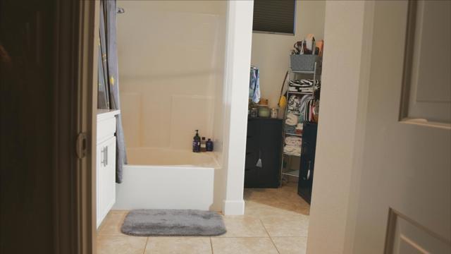 3082 Palomino Way, Hollister CA: https://media.crmls.org/mediaz/056c29c8-a209-40b4-bf1f-c767c6a0ade5.jpg