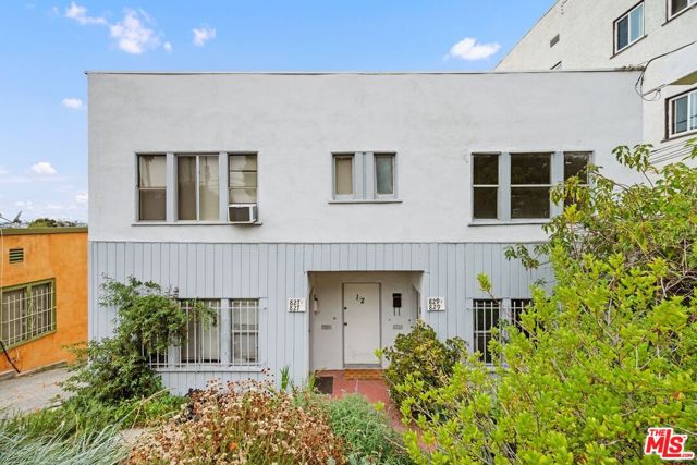 827 Lucile Avenue, Los Angeles CA: https://media.crmls.org/mediaz/056c6d4c-ae99-435f-a198-d7f85003def7.jpg