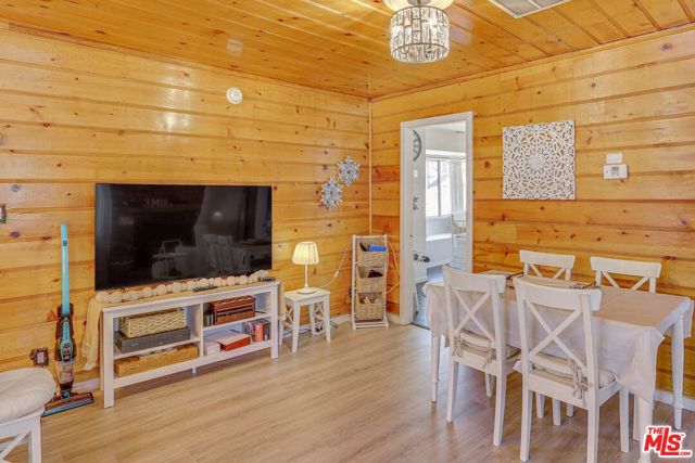 2337 Lookout Drive,  CA: https://media.crmls.org/mediaz/056d09e4-d32f-42f1-b58c-2df06d8c2397.jpg