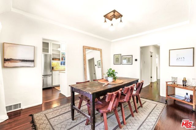 2218 Pearl Street, Santa Monica CA: https://media.crmls.org/mediaz/056d18bf-28a9-42d6-a54d-a64738c6dc82.jpg