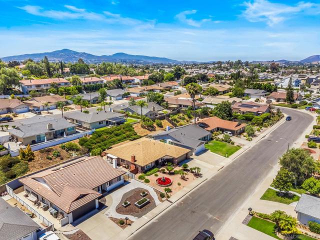 1261 La Mirada Ave, Escondido CA: https://media.crmls.org/mediaz/056d3be3-8dad-4a7a-ad30-8077b46eb057.jpg