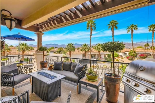 2010 Via San Martino, Palm Desert CA: https://media.crmls.org/mediaz/056d867d-7f4d-41c5-831f-10669bdb1df4.jpg