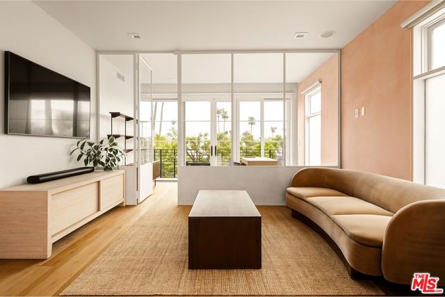 2341 Wilson Avenue, Venice CA: https://media.crmls.org/mediaz/056dbc32-3822-41ae-b202-44df4f6ebad2.jpg