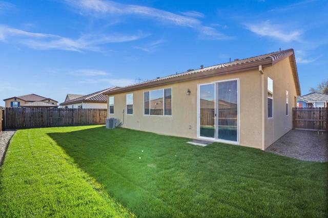 8189 Scrimshaw Way, Sacramento CA: https://media.crmls.org/mediaz/056e0bb4-82f5-49c5-a56d-874b22d223f2.jpg