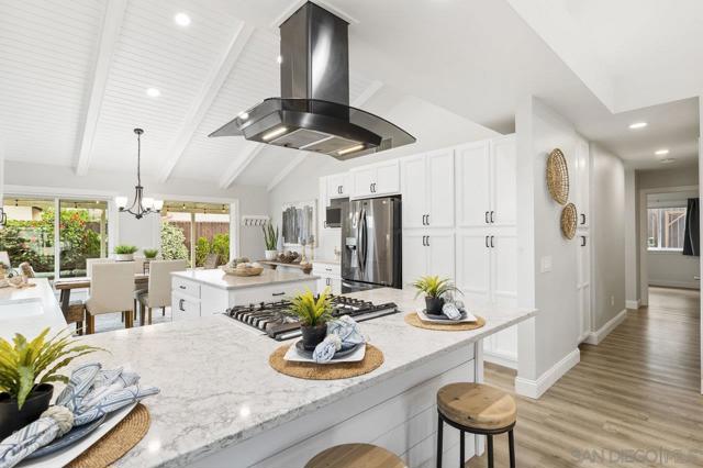 8924 La Cintura Ct, San Diego CA: https://media.crmls.org/mediaz/056e8038-d9a3-4da4-b956-8b8435771123.jpg