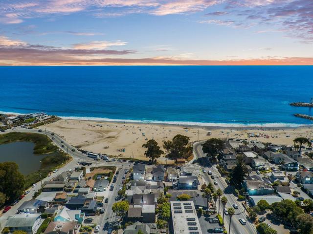2727 E Cliff Drive, Santa Cruz CA: https://media.crmls.org/mediaz/056ef218-6b4c-4121-b0c3-38839388e316.jpg