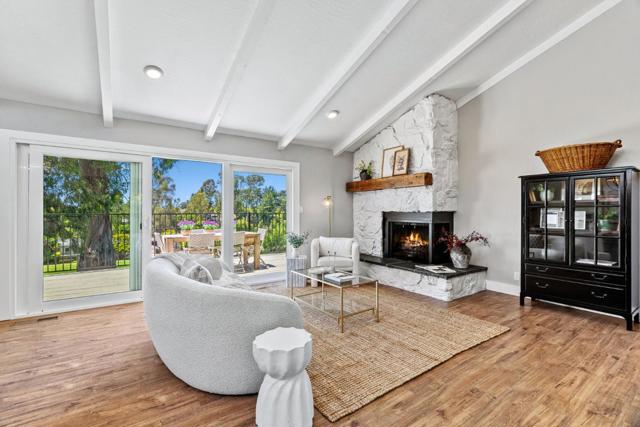 406 Belle Monti Court, Aptos CA: https://media.crmls.org/mediaz/056f521e-b72a-4f3d-b5ae-5a543a701804.jpg
