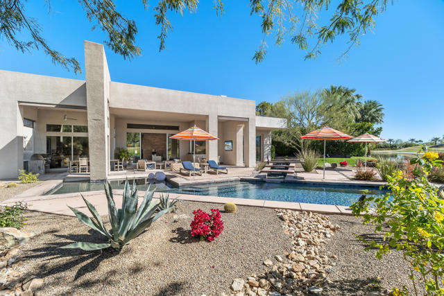 81 Royal Saint Georges Way, Rancho Mirage CA: https://media.crmls.org/mediaz/056fc3b9-c009-4702-a601-9708538297ec.jpg