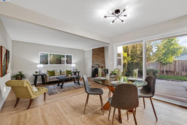 35629 Dee Pl, Fremont CA: https://media.crmls.org/mediaz/05700fd3-5ff7-4da1-834a-270123356ee1.jpg