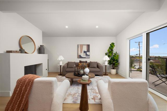 Detail Gallery Image 6 of 34 For 1209 Stanford Ave, Redondo Beach,  CA 90278 - 3 Beds | 2/1 Baths