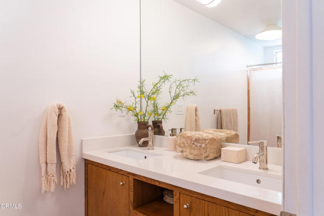 202 N. Fulton Street, Ojai CA: https://media.crmls.org/mediaz/05705d93-5aba-4b28-9f64-d5bec88b40d6.jpg