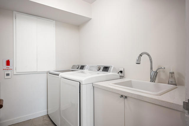 257 W El Camino Way, Palm Springs CA: https://media.crmls.org/mediaz/0570c843-8bbc-4aa5-a876-0b722a51fc3b.jpg