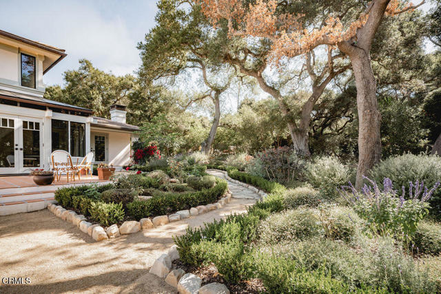 840 Ivy Lane, Montecito CA: https://media.crmls.org/mediaz/057119cf-16e1-462e-a96c-0bd2c7cd5542.jpg