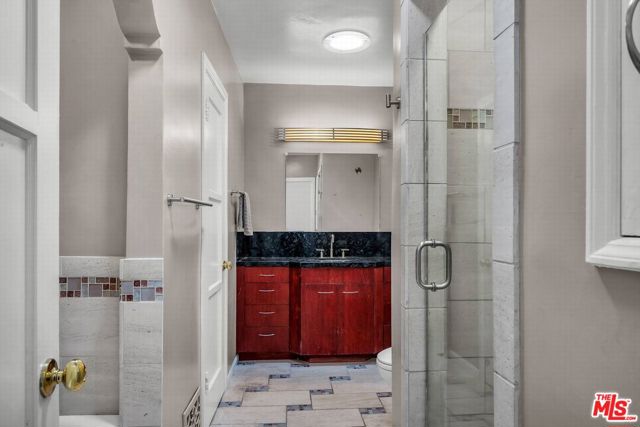 10321 Rochester Avenue, Los Angeles CA: https://media.crmls.org/mediaz/05712545-9f99-46e2-ae3b-84ac8f5fd307.jpg