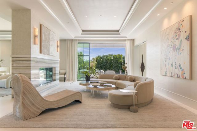 721 N Bonhill Road, Los Angeles CA: https://media.crmls.org/mediaz/0571559e-40a5-4c04-b824-2b1ca1bcd8be.jpg