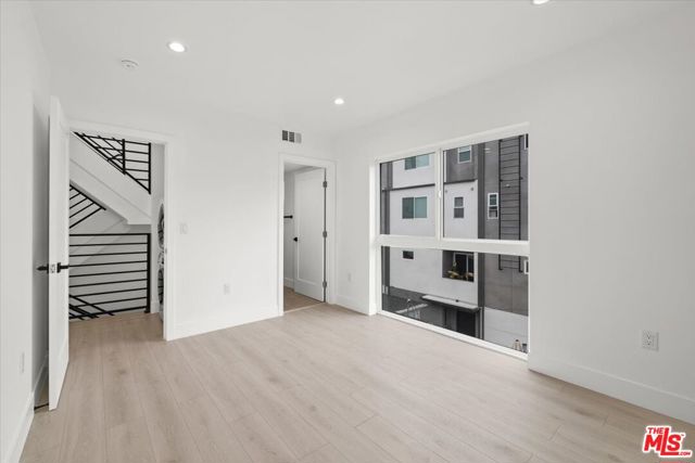 4922 S Centinela Avenue, Los Angeles CA: https://media.crmls.org/mediaz/05715810-9987-4f15-8f3c-450081329689.jpg