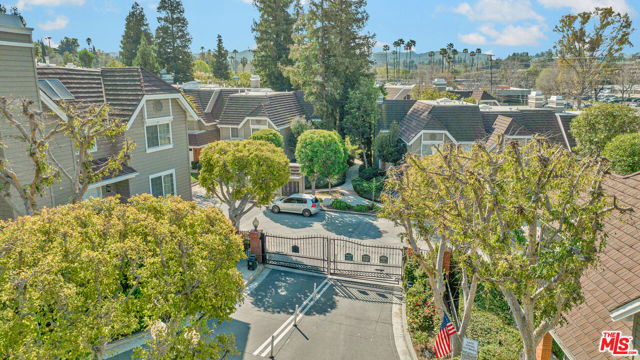 20950 Oxnard Street, Woodland Hills CA: https://media.crmls.org/mediaz/0571f26e-7b91-4552-8e5d-43474ce45204.jpg