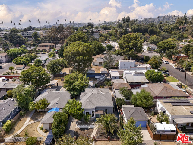 319 Chestnut Avenue, Los Angeles CA: https://media.crmls.org/mediaz/0572fc9b-26aa-4dae-b96b-da060859d756.jpg