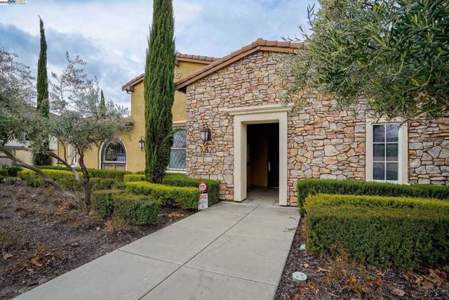 3105 Vittoria Loop, Dublin CA: https://media.crmls.org/mediaz/0573415f-3726-4ba3-83c9-be89fb532712.jpg