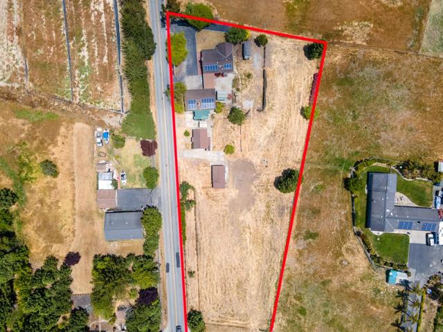 137 Whiting Road, Watsonville CA: https://media.crmls.org/mediaz/05735f76-1193-4819-b4c9-2db0ada897d5.jpg
