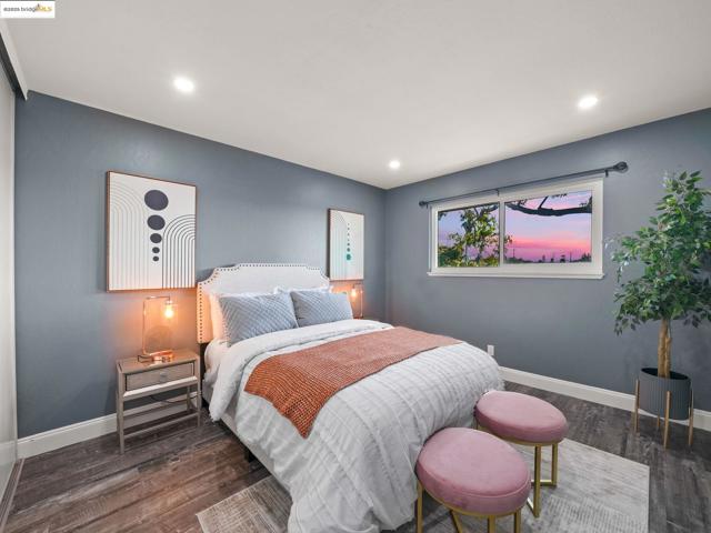 2106 Otis Dr, Alameda CA: https://media.crmls.org/mediaz/05739d59-1bb0-44b6-9d35-4bf1c642bdec.jpg