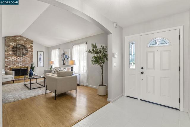 245 Parkview Ter, Vallejo CA: https://media.crmls.org/mediaz/0573a6ba-2f96-4f39-9d5c-4b3e279a029d.jpg