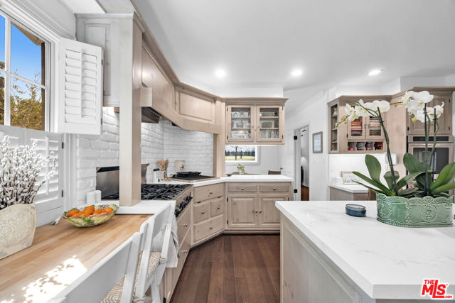 12911 MARLBORO Street, Los Angeles CA: https://media.crmls.org/mediaz/057450ce-66ac-4b12-94da-0838241396d7.jpg