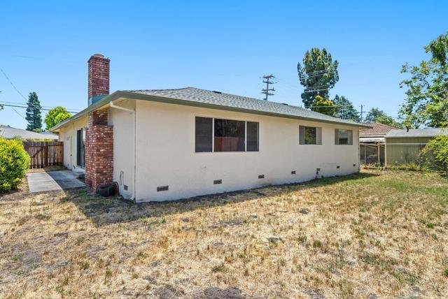 2107 Chanticleer Avenue, Santa Cruz CA: https://media.crmls.org/mediaz/05747a1b-8402-403b-8250-fd6728a8c016.jpg