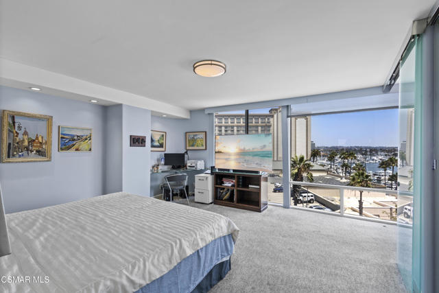 4335 Marina City, Marina del Rey CA: https://media.crmls.org/mediaz/057488e4-fbb6-4710-9d87-ea9a30f03ee8.jpg