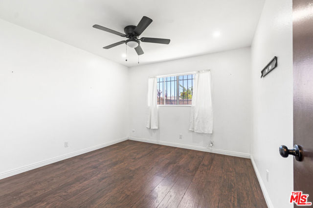 24613 Neptune Avenue, Carson CA: https://media.crmls.org/mediaz/0575c559-1214-4527-96ec-8400293b06b1.jpg