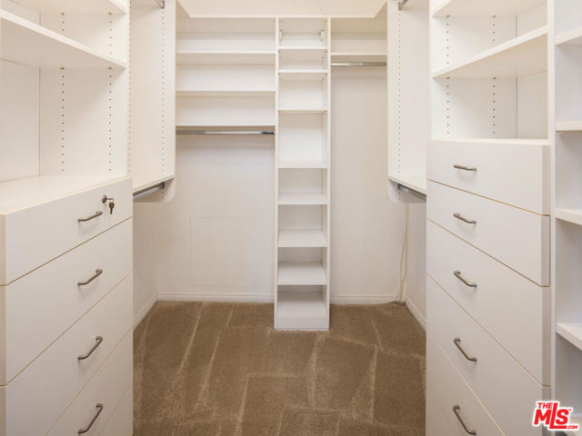 3023 BERKELEY Avenue, Los Angeles CA: https://media.crmls.org/mediaz/0575f424-d13e-4e3c-84d5-a6661b5e6062.jpg