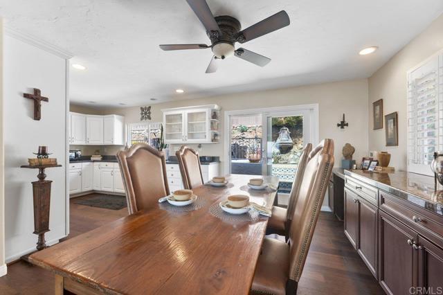 4331 Summit Drive, La Mesa CA: https://media.crmls.org/mediaz/0576330b-3b88-4852-9abf-2c3fcea1f335.jpg
