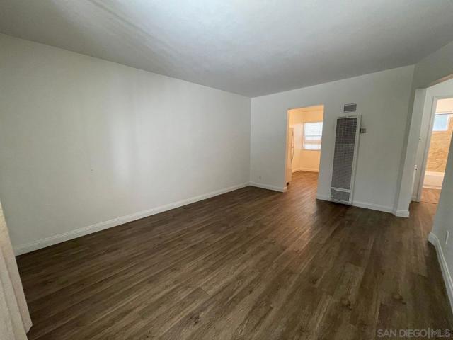 2254 Garnet Ave, San Diego CA: https://media.crmls.org/mediaz/057637fd-02f1-4a65-8e3f-342c9c65671a.jpg