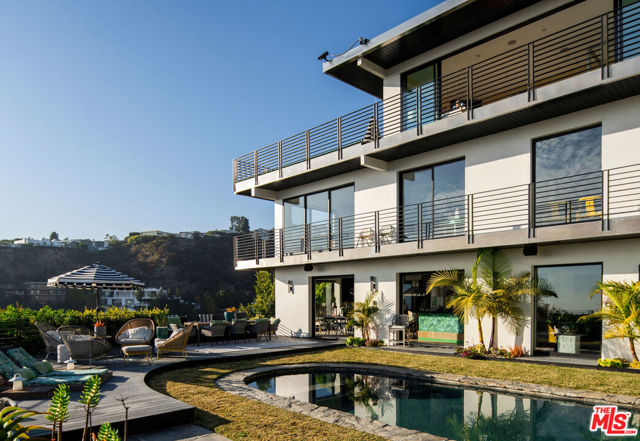 1501 Viewsite Terrace, Los Angeles CA: https://media.crmls.org/mediaz/057646ff-9360-4963-8ddf-d8096ef6698d.jpg