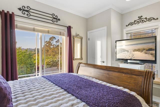 1078 Rainbow Crest Road, Fallbrook CA: https://media.crmls.org/mediaz/057666da-4a47-47ed-8ef8-0d5f128dd600.jpg