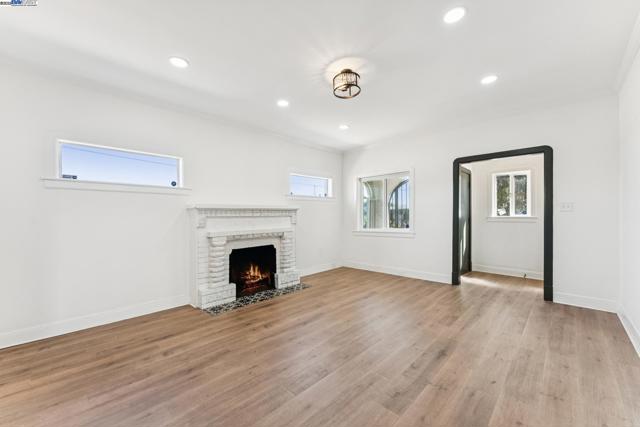 2734 Macarthur Blvd, Oakland CA: https://media.crmls.org/mediaz/05773f2b-28d2-4d3c-89ff-f13194bc71b6.jpg