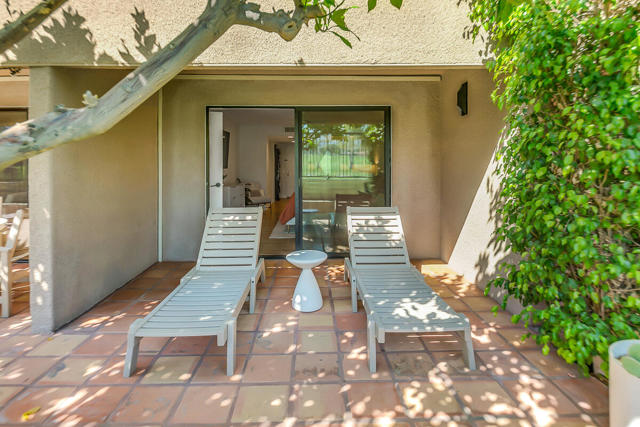 73879 Club Circle Dr, Palm Desert CA: https://media.crmls.org/mediaz/05774b1d-e8a2-434c-bef9-b118a10a2e4f.jpg