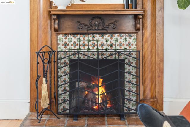 1532 Walnut St, Berkeley CA: https://media.crmls.org/mediaz/05786848-3011-40ce-88af-3b35757e142d.jpg