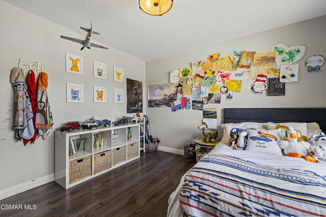 915 W Marcello Avenue, Thousand Oaks CA: https://media.crmls.org/mediaz/0579d35c-d471-4d09-a403-d21da8f36dbe.jpg