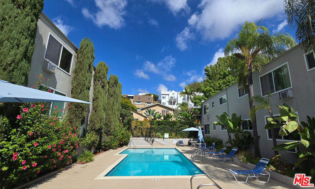 972 Larrabee Street #120