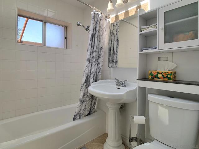 1445 Terracita Ln, Alpine CA: https://media.crmls.org/mediaz/057a0d58-ef22-4dad-b63b-49a09e36bf81.jpg