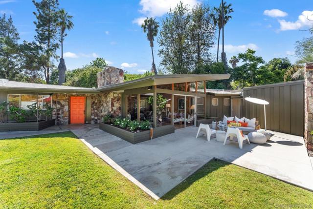 4936 Alzeda Drive, La Mesa CA: https://media.crmls.org/mediaz/057ab381-4606-47fb-a5c0-bcf7dd1ef876.jpg