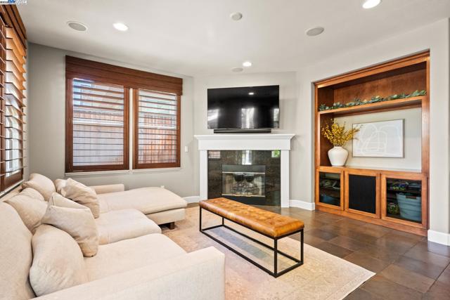 1736 Cottswald St, Danville CA: https://media.crmls.org/mediaz/057abcc5-8bc7-461f-aee5-6abbb524d168.jpg