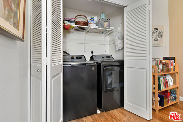 11687 Bellagio Road, Los Angeles CA: https://media.crmls.org/mediaz/057abfba-8aa6-4240-81ca-ded23916a29b.jpg