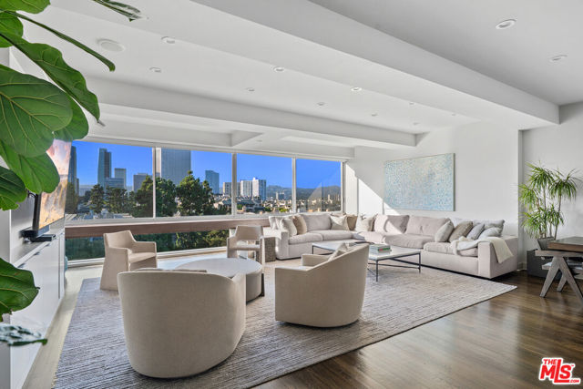 2220 Avenue Of The Stars, Los Angeles CA: https://media.crmls.org/mediaz/057b4fb4-70f8-43a0-b4ed-98761f327ec3.jpg