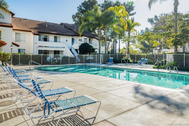 11595 Caminito La Bar, San Diego CA: https://media.crmls.org/mediaz/057b8d09-7f2f-4853-b893-94b4847260fd.jpg