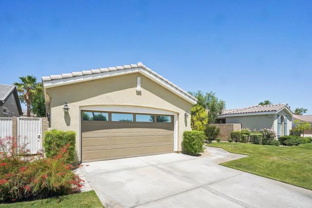60375 Living Stone Drive, La Quinta CA: https://media.crmls.org/mediaz/057c3937-1c3d-49a1-8a3d-9e3edc77b459.jpg
