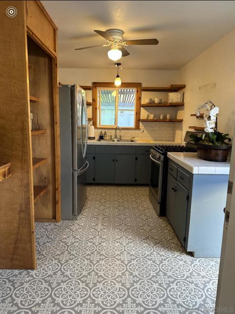 701 Valley Ave, Solana Beach CA: https://media.crmls.org/mediaz/057cd1f9-5e3e-4f7d-92d0-d6360e8f10fe.jpg