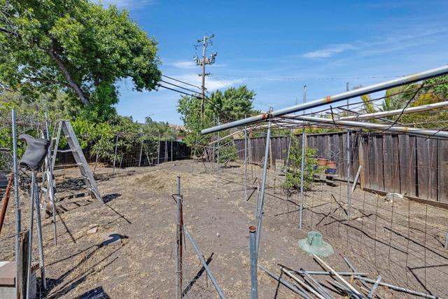 1549 Jupiter Way, Milpitas CA: https://media.crmls.org/mediaz/057ce922-70a5-4ddb-8af1-f38c5267be42.jpg